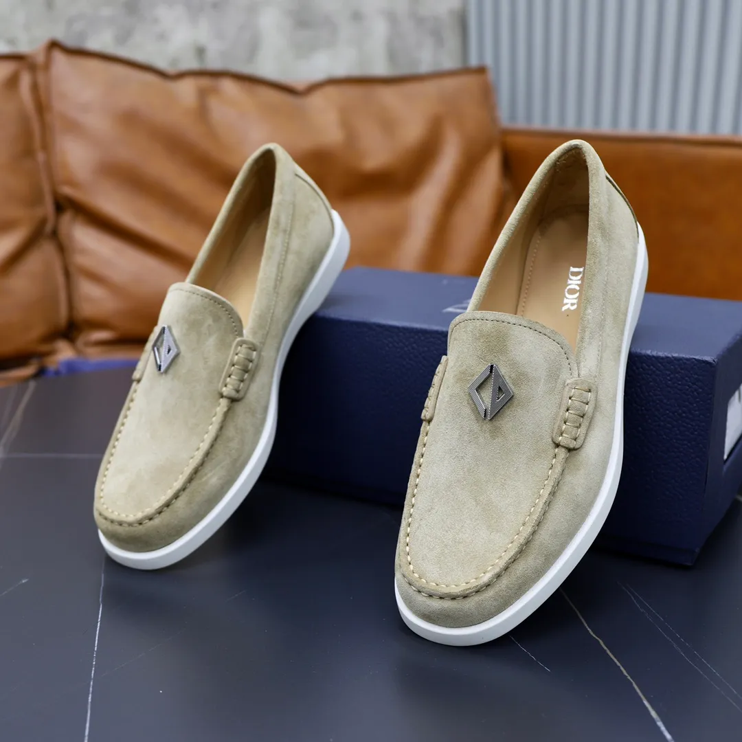 Ex-factory price: 540🙅‍♂️🙅‍♂️🙅‍♂️ Brand: Dior DIOR Standard code: Men's code 38/44 (45 can be customized) Grade: Same as the official website Material: Original cowhide stitching, cowhide lining, original TPU wear-resistant soft outsole Style categories: Leisure and sports version, footwear for driving, young fashion, European and American trends, British style Color: actual picture color
